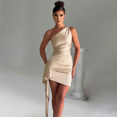 Lennox – Formelles One-Shoulder-Minikleid aus Satin
